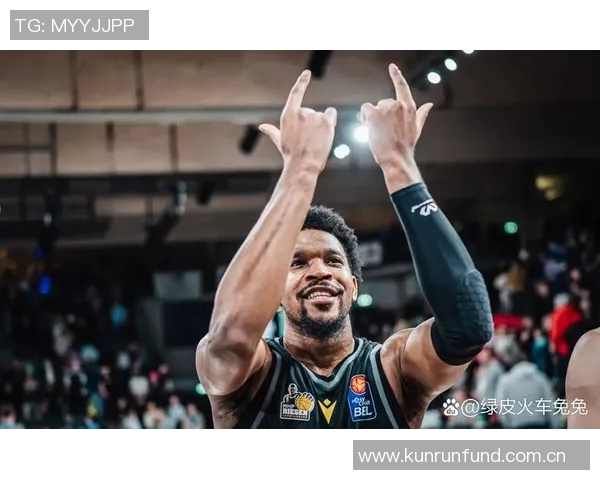 飞天遁地的探花埃奇库姆闪耀全场18投10中斩获26分并贡献5次抢断