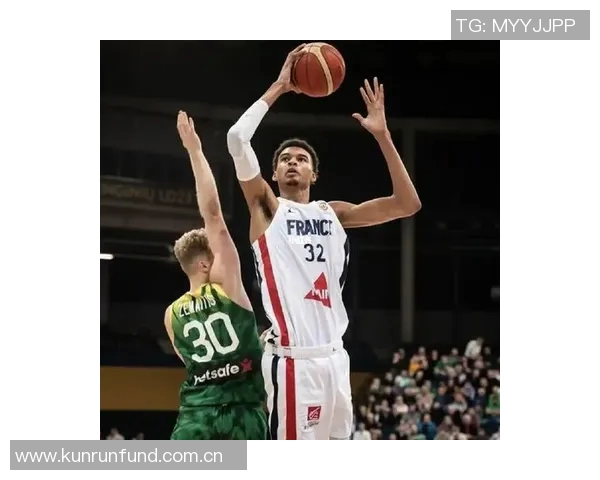 文班亚马再创佳绩27分18篮板6助攻5封盖展现超凡实力与稳定表现